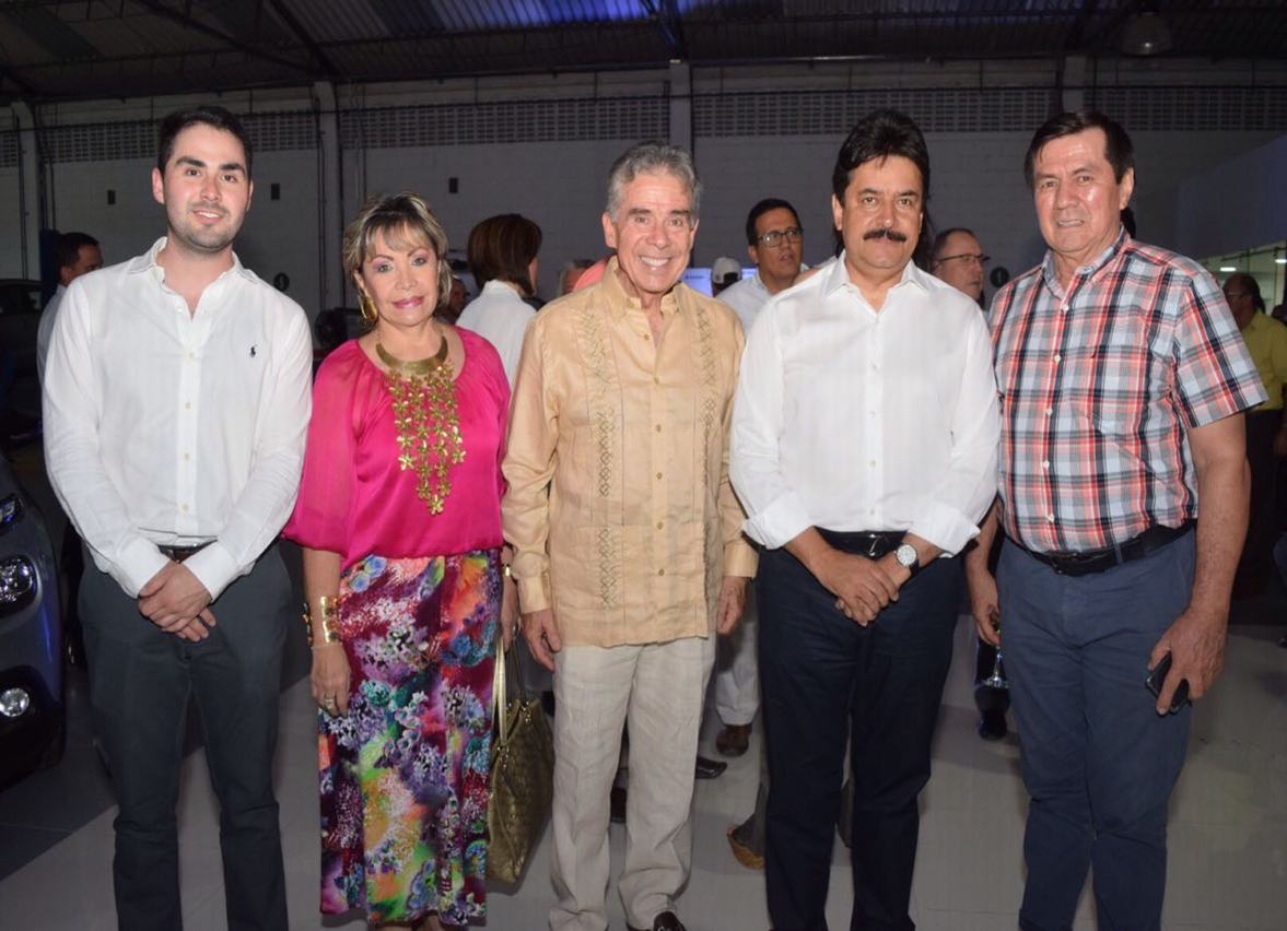 Andrés Felipe Rojas, Nora de Leguízamo; presidente de Fenalco, presidente del concesionario Orlando Rojas, Gobernador Carlos Julio González Villa y el diputado Carlos Alirio Esquivel Sánchez.